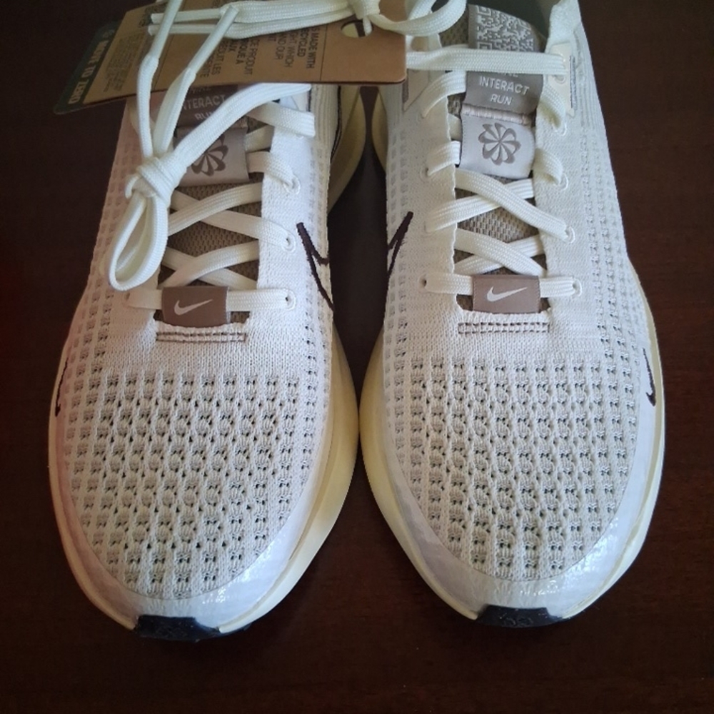 Nike Wmn Inteact Run  Athletic Shoes 8.5